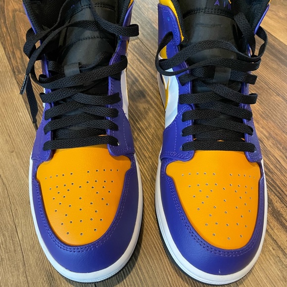 Nike Air Jordan 1 Mid size 10 - Picture 2 of 7